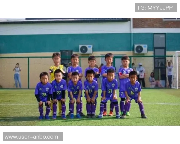 恒大足校正式宣布18岁杨黔东加盟海港感谢海港对青训工作的支持与认可